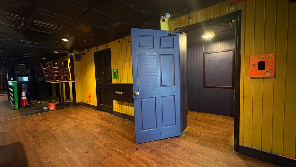 More Photos Of 1811 E Carson St, Pittsburgh Bar For Sale