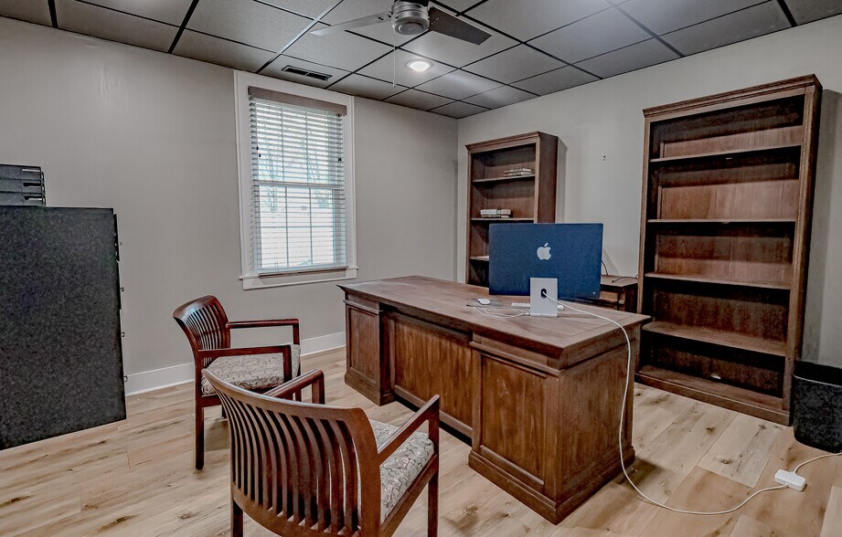 More Photos Of 111 W Washington Ave, Covington Medical For Sale