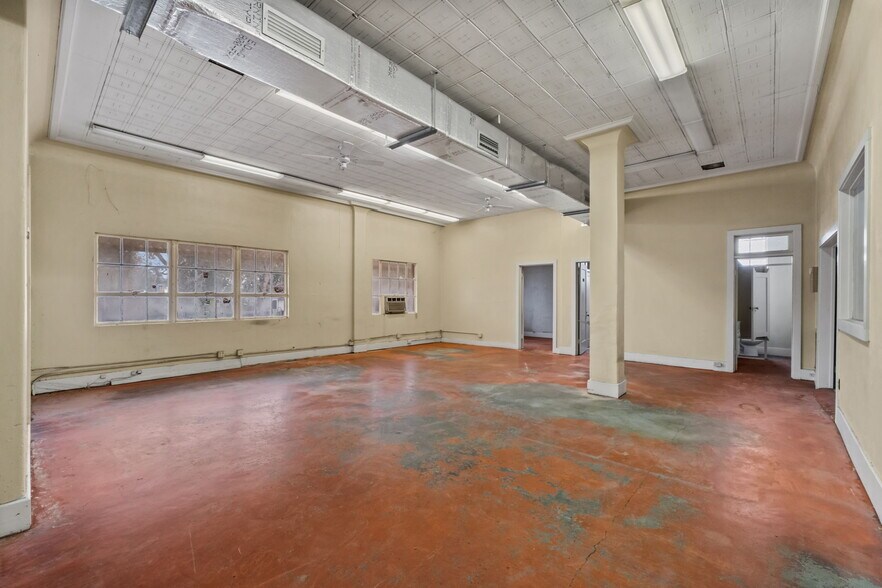 More Photos Of 135 E Cevallos St, San Antonio Manufacturing For Lease