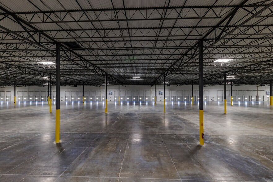 More Photos Of 1107 Conveyor Ln, Dallas Unknown For Lease