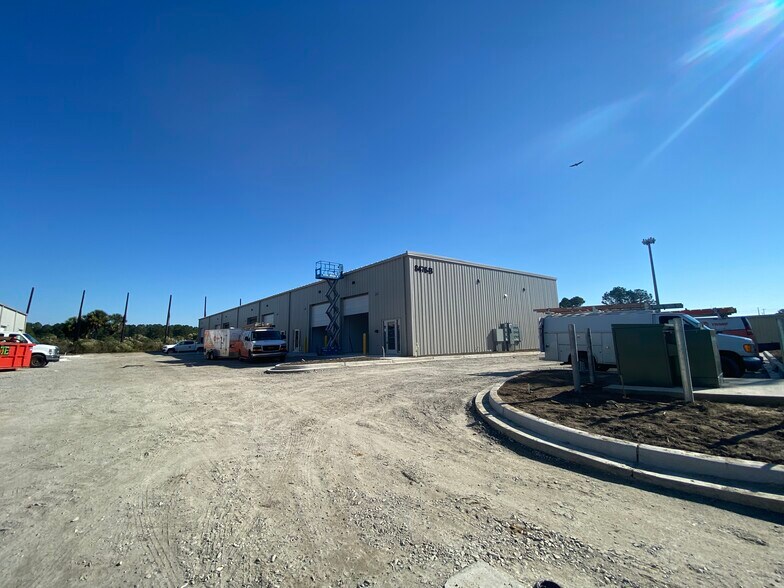 More Photos Of 8476 Dorchester Rd, North Charleston Flex For Lease