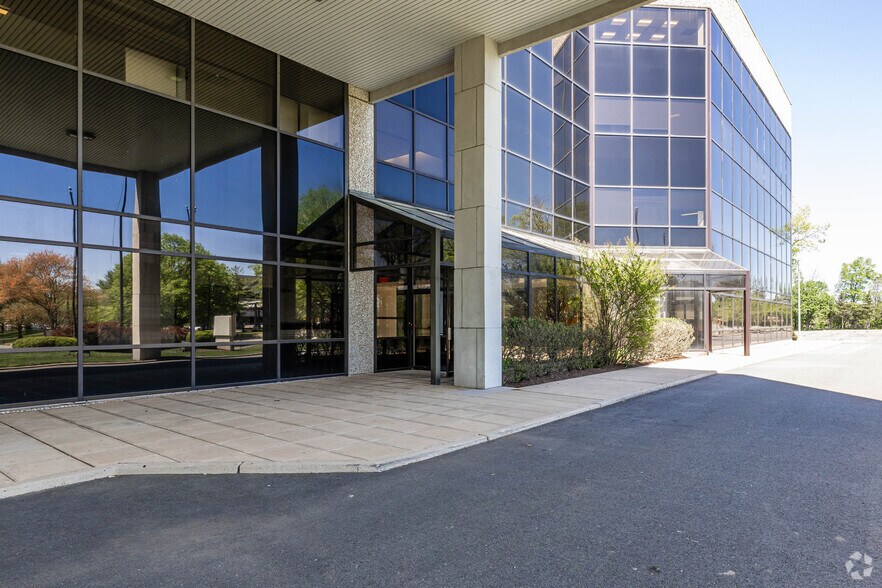 More Photos Of 200 Franklin Square Dr, Somerset Office For Lease