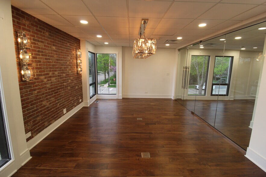 More Photos Of 710 N York Rd, Hinsdale Medical For Lease