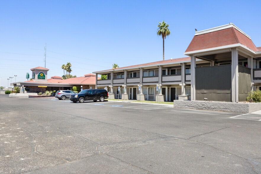 More Photos Of 2510 W Greenway Rd, Phoenix Hotel For Sale