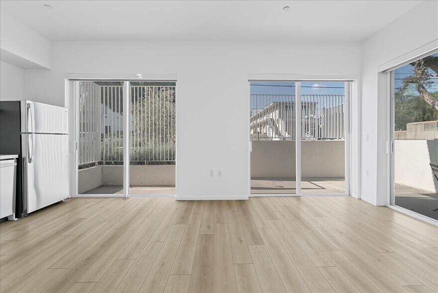 More Photos Of 636 N Juanita Ave, Los Angeles Apartments For Sale