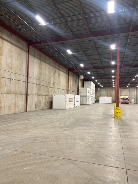 More Photos Of 10541 E Ute St, Tulsa Manufacturing For Lease