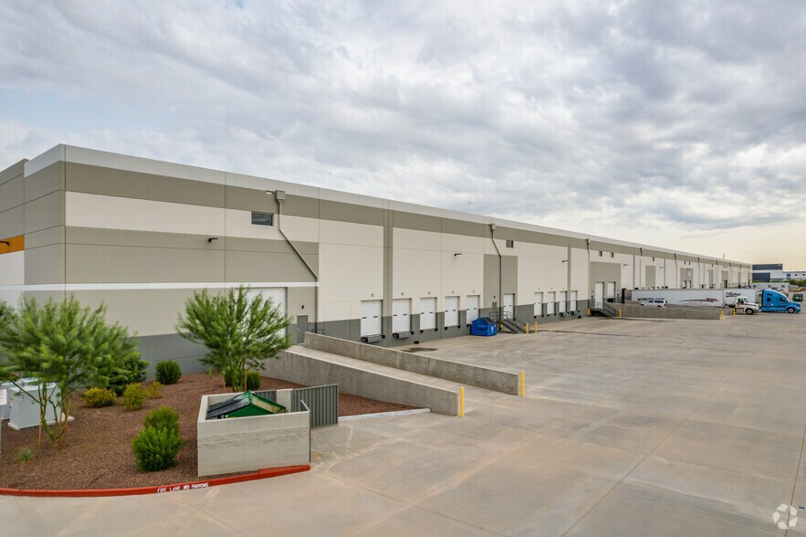 More Photos Of 9393 W Buckeye Rd, Tolleson Unknown For Lease