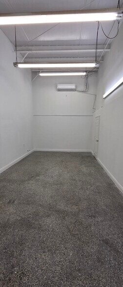 More Photos Of 1133 Industrial Blvd, Naples Manufacturing For Lease