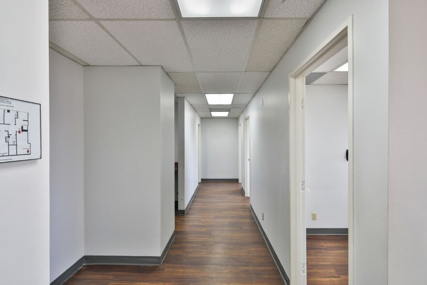 More Photos Of 10515 Balboa Blvd, Granada Hills Medical For Lease