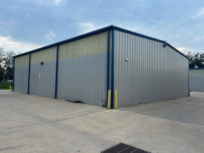 More Photos Of 12017 Carlsbad St, Houston Distribution For Lease