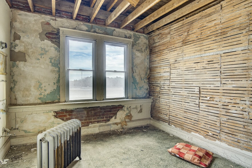 More Photos Of 104-110 S Hill Ave, South Hl, South Hill Office Residential For Sale