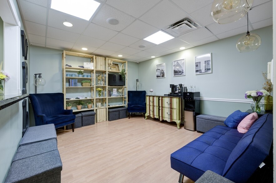 More Photos Of 2240 Palm Beach Lakes Blvd, West Palm Beach Office For Sale