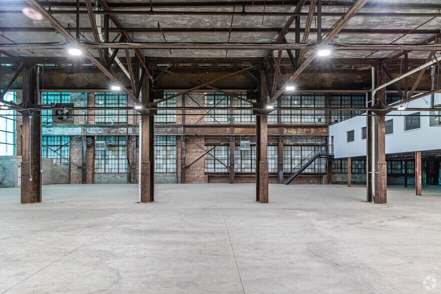 More Photos Of 297 Getty Ave, Paterson Warehouse For Lease