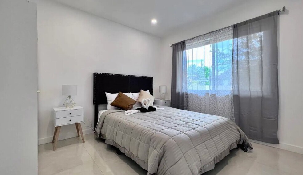 More Photos Of 2201 Greene St, Hollywood Apartments For Sale