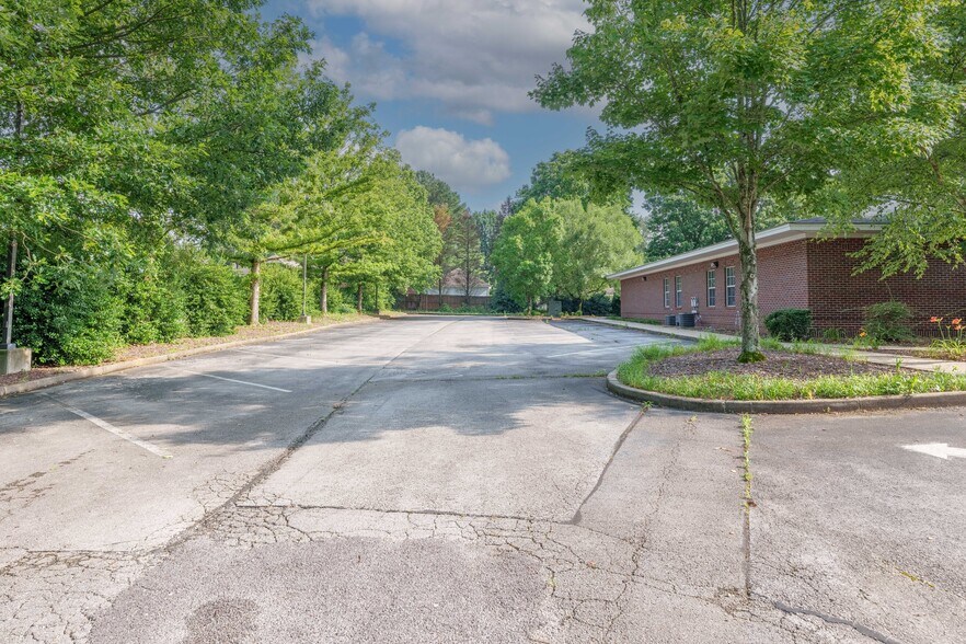 More Photos Of 727 Cox Creek Pky, Florence Healthcare For Sale