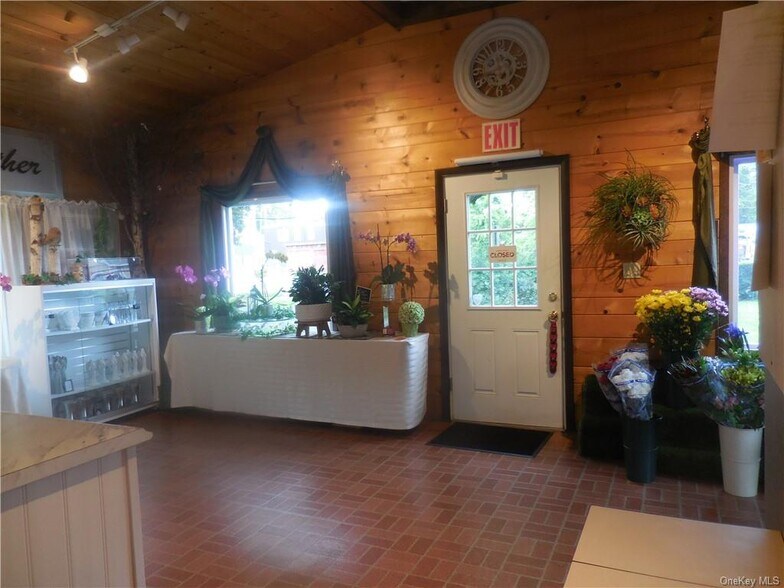 More Photos Of 406 3rd St, Newburgh General Retail For Sale