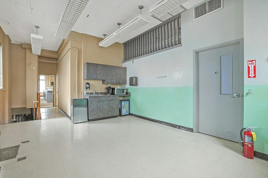 More Photos Of 637 Main St, Sparkill Bank For Lease