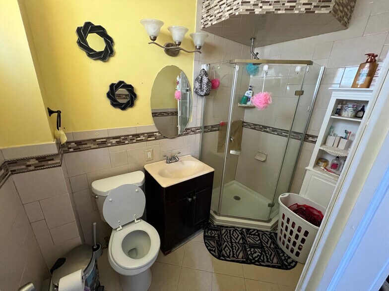 More Photos Of 839 Elizabeth Ave, Elizabeth General Retail For Sale