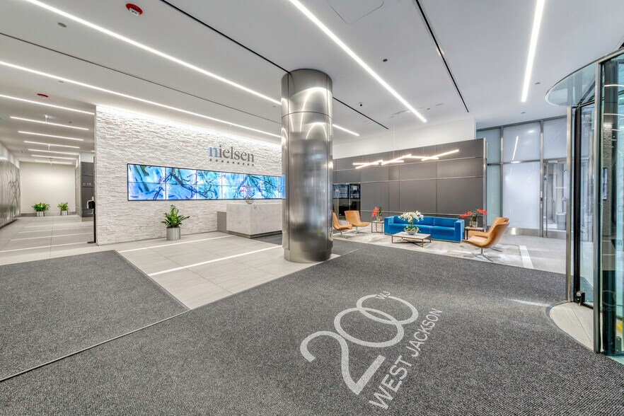 More Photos Of 200 W Jackson Blvd, Chicago Office For Lease