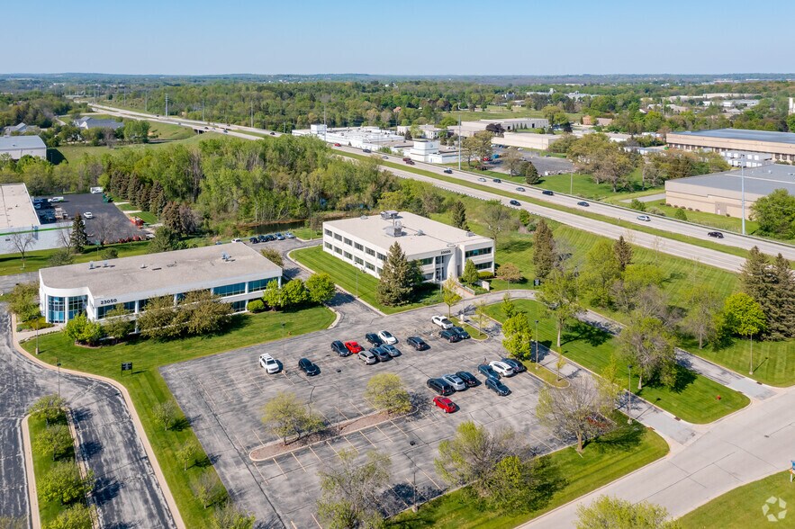 More Photos Of N28W23000 Roundy Dr, Pewaukee Office For Sale