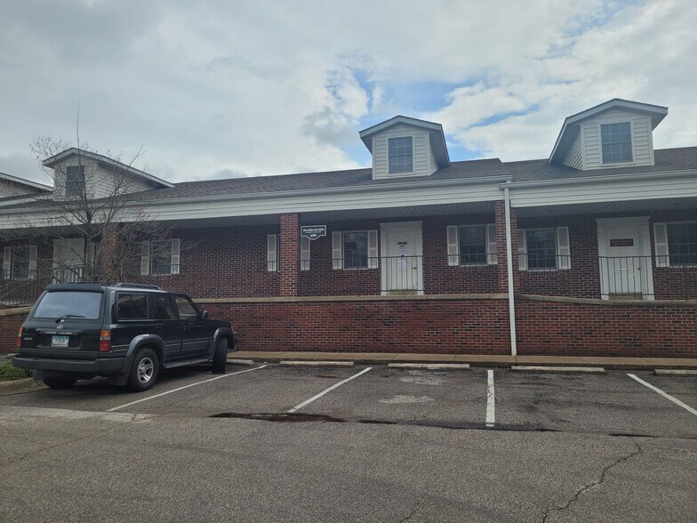 More Photos Of 644-650 S Walker St, Bloomington Medical For Lease