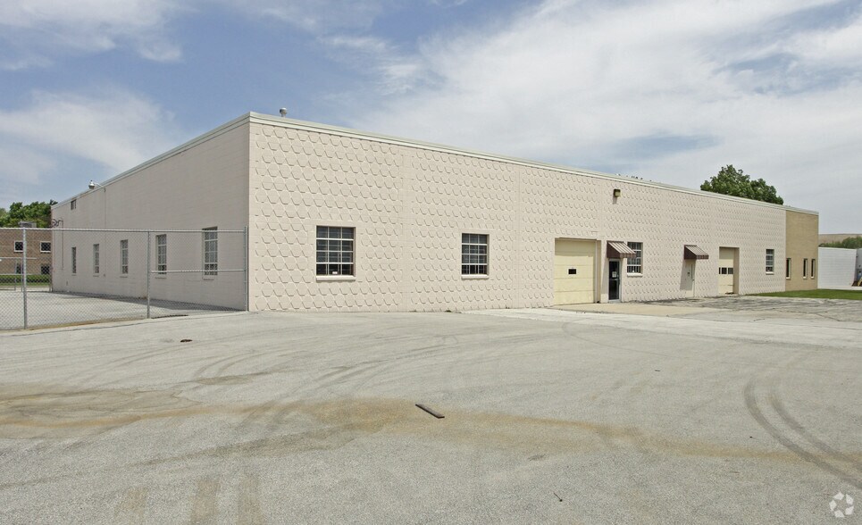 More Photos Of W142N9039-W142N9041 Fountain Blvd, Menomonee Falls Service For Lease