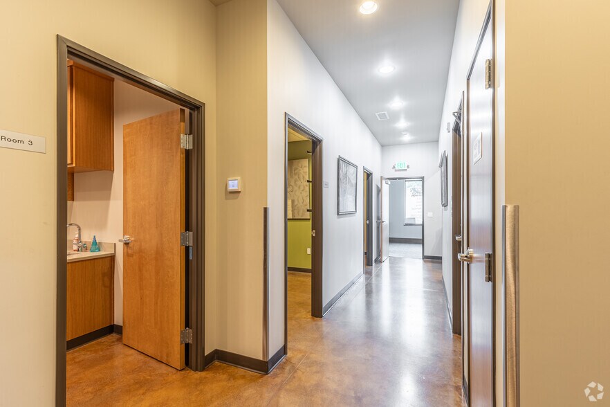 More Photos Of 512-514 7th St, Oregon City Medical For Lease