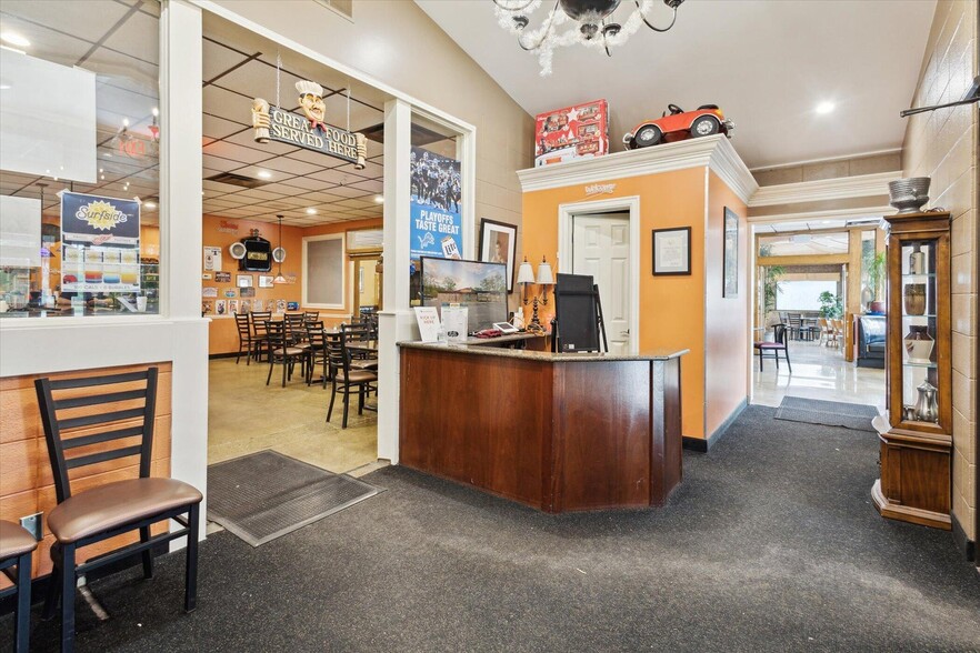 More Photos Of 3705 Ann Arbor Rd, Jackson Restaurant For Sale