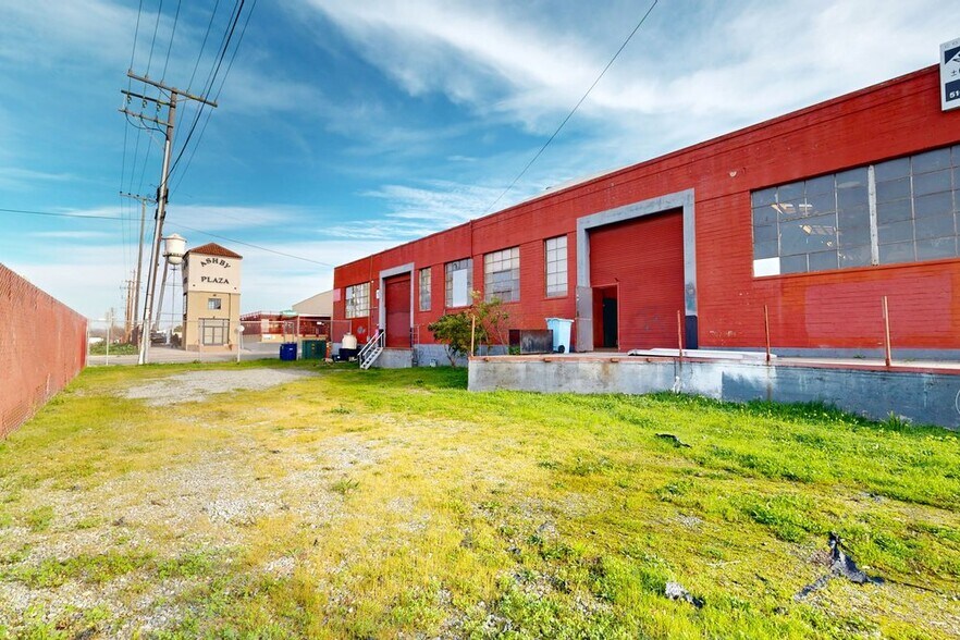 More Photos Of 1035 Murray St, Berkeley Showroom For Lease