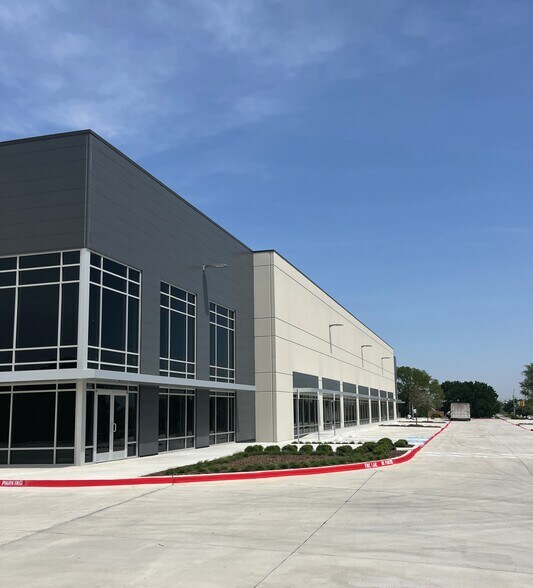 More Photos Of 5757 N Beach St, Fort Worth Industrial For Sale