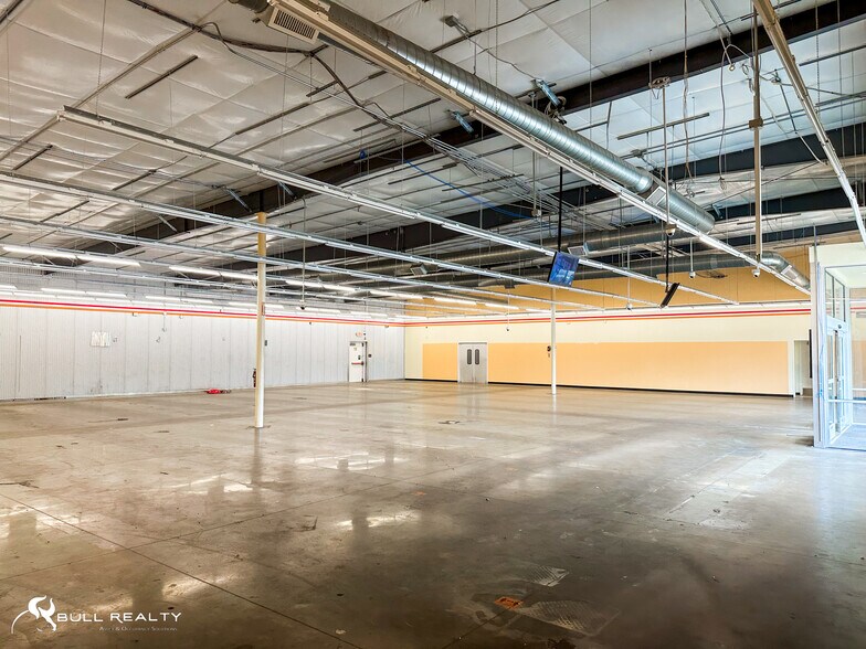 More Photos Of 4300 Vanderbilt Rd, Birmingham Freestanding For Sale