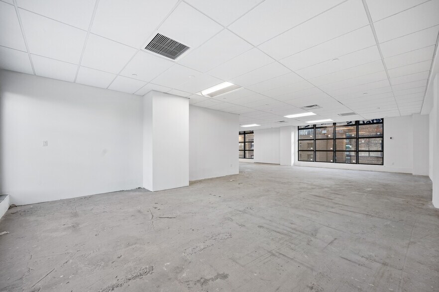 More Photos Of 13320 41st Rd, Flushing Office For Sale