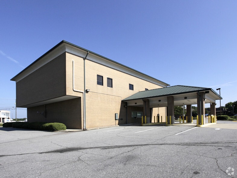 More Photos Of 5710 Veterans Pky, Columbus Office For Lease