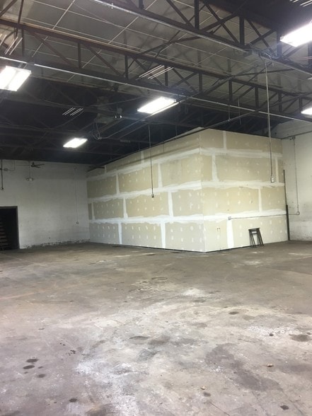 More Photos Of 25 Westwood Ave, New London Warehouse For Sale