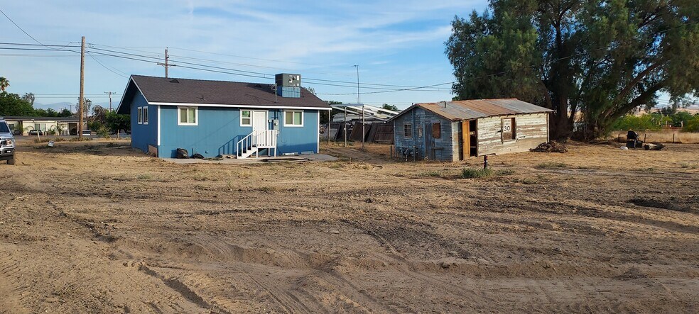 More Photos Of 27564 Highway 119, Taft Specialty For Sale
