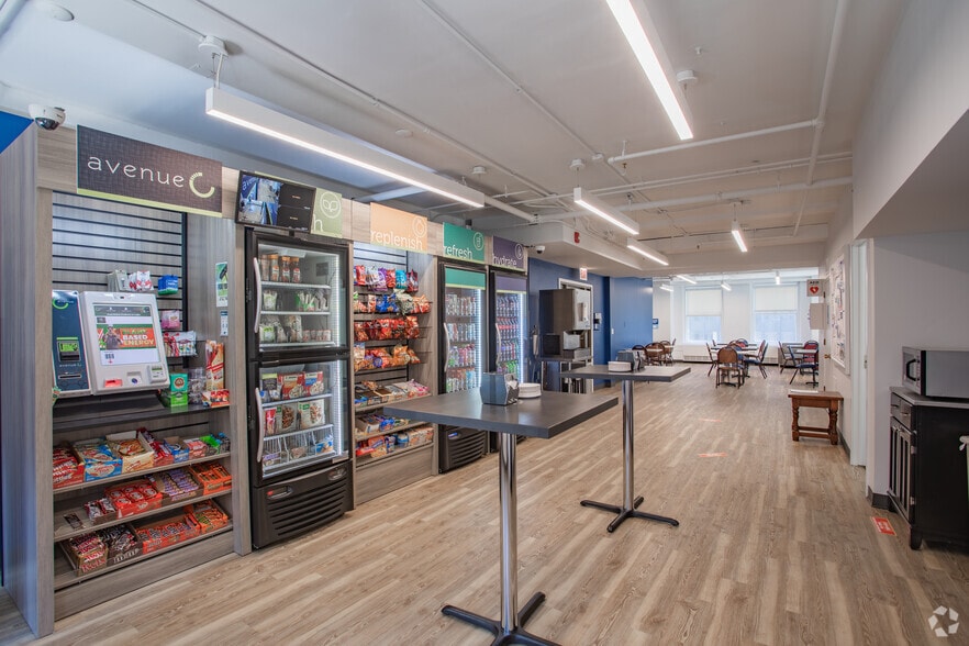 More Photos Of 307 N Michigan Ave, Chicago Office For Lease