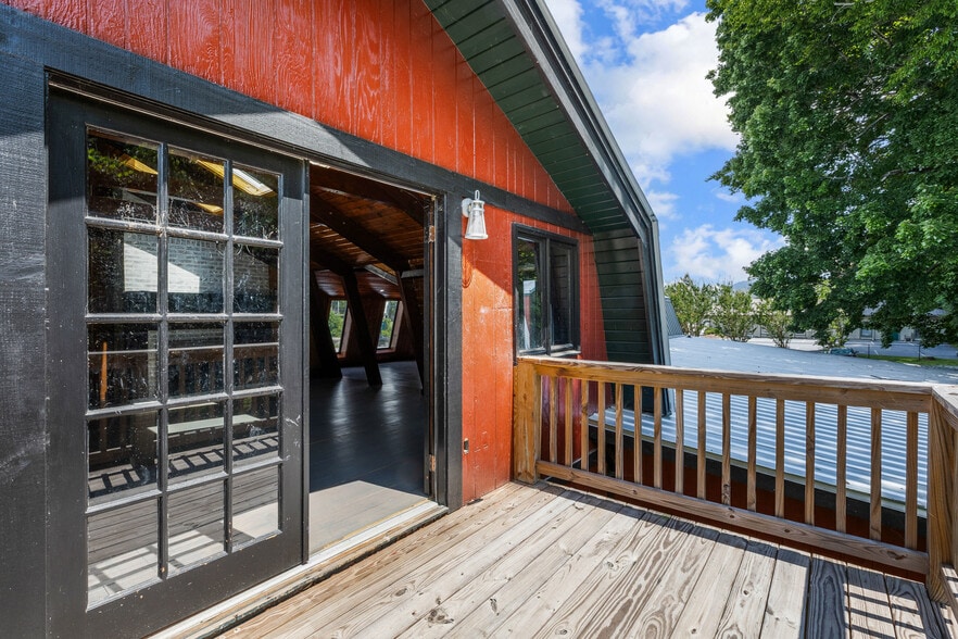 More Photos Of 851 Highway 441 S, Clayton Freestanding For Sale