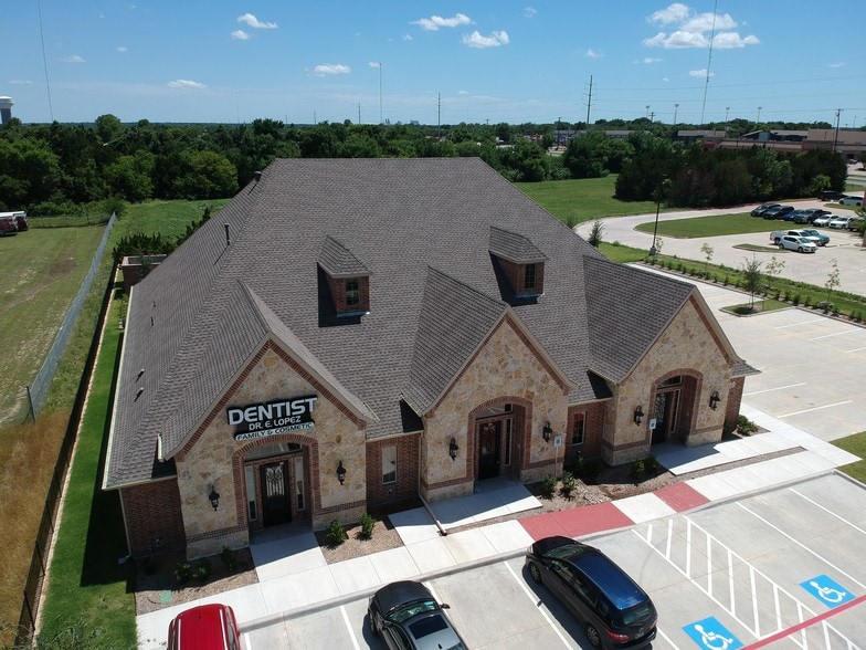 Primary Photo Of 110 E Belt Line Rd, Cedar Hill Office For Lease