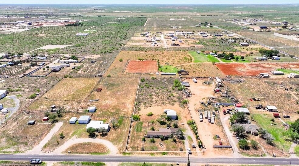 More Photos Of 1310 County 145 rd, Midland Flex For Sale