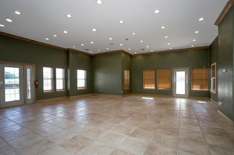 More Photos Of 1760 W Lakeview Rd, Stillwater Office For Sale