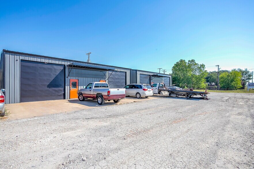 More Photos Of 3019 Keller Hicks Rd, Fort Worth Unknown For Lease