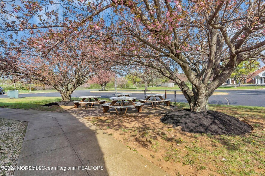 More Photos Of 4-12 Merchants Way, Colts Neck Freestanding For Lease