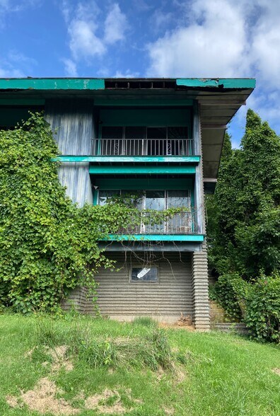 More Photos Of 175 S Main St, Ellenville Hotel For Sale