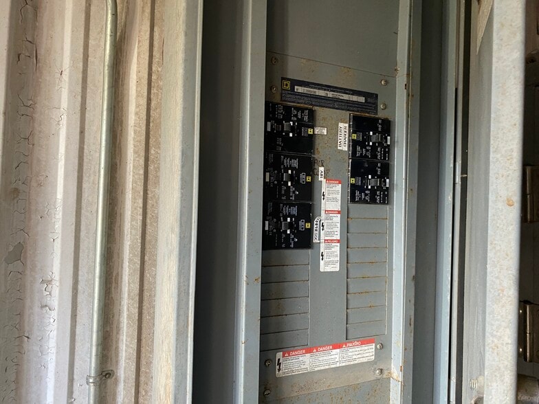 More Photos Of 9049 Industrial Blvd NE, Leland Service For Lease