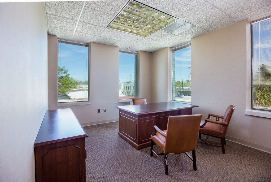 More Photos Of 201 S Ohio Ave, Live Oak Office For Sale
