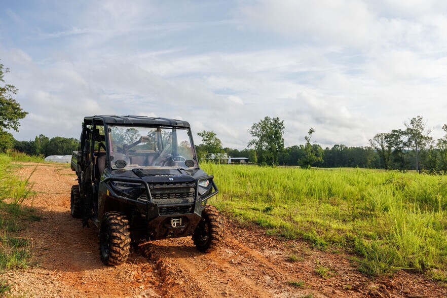 More Photos Of 2199 Roosterville Rd, Roopville Horse Stables For Sale