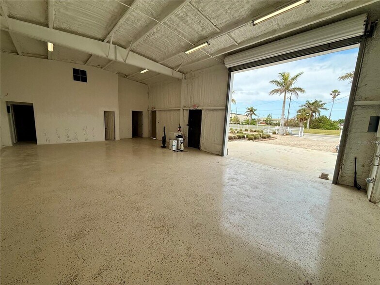 More Photos Of 121 E McKenzie St, Punta Gorda Warehouse For Sale