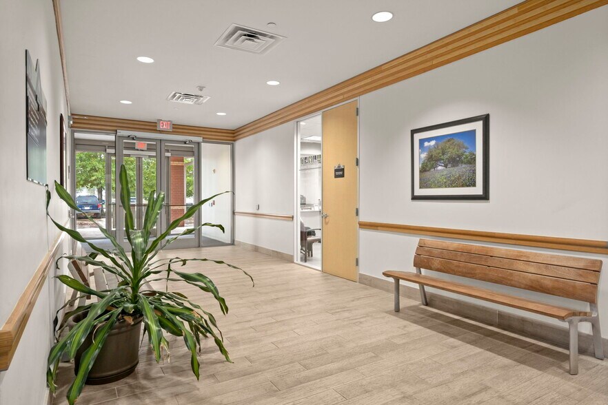 More Photos Of 403 Ogletree Dr, Livingston Medical For Lease