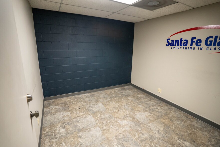 More Photos Of 147 E Lexington Ave, Independence Storefront Retail Office For Sale