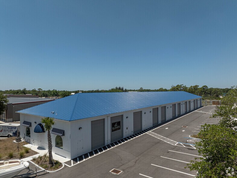 Primary Photo Of 7261 Gasparilla Rd, Port Charlotte Industrial For Lease